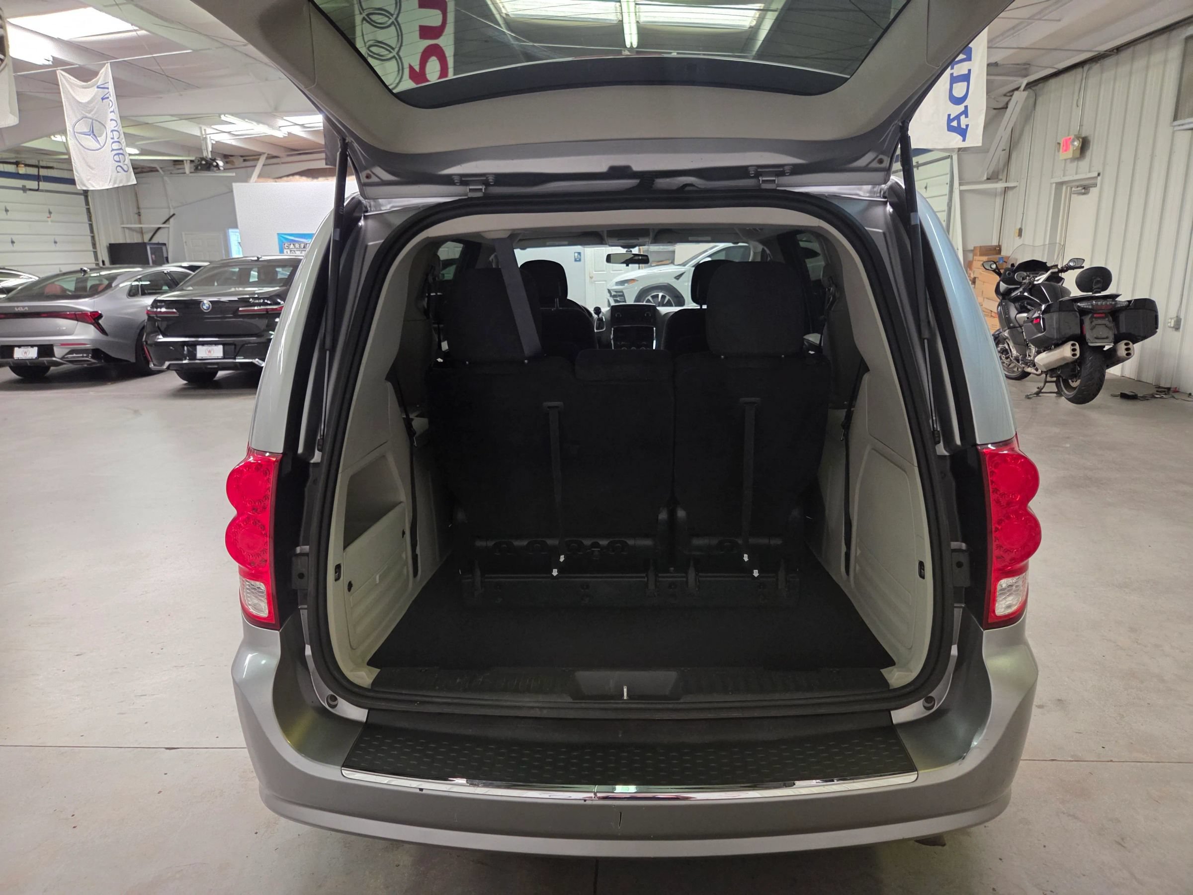 Used 2013 Dodge Grand Caravan SE FWD image 31