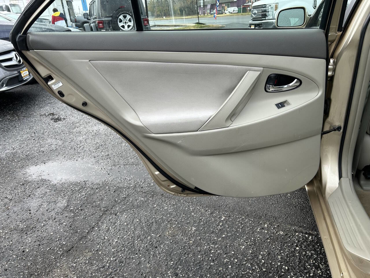 Used 2010 Toyota Camry LE image 28