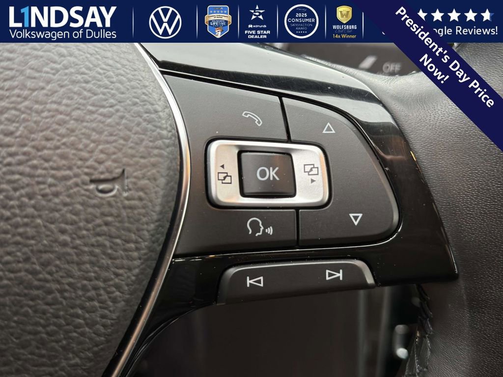 Used 2018 Volkswagen Passat 2.0T SEL Premium image 16