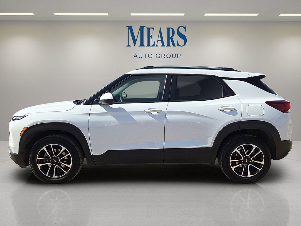 Used 2025 Chevrolet TrailBlazer LT image 2