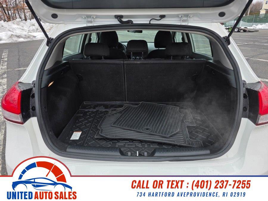 Used 2018 Kia Forte LX image 11