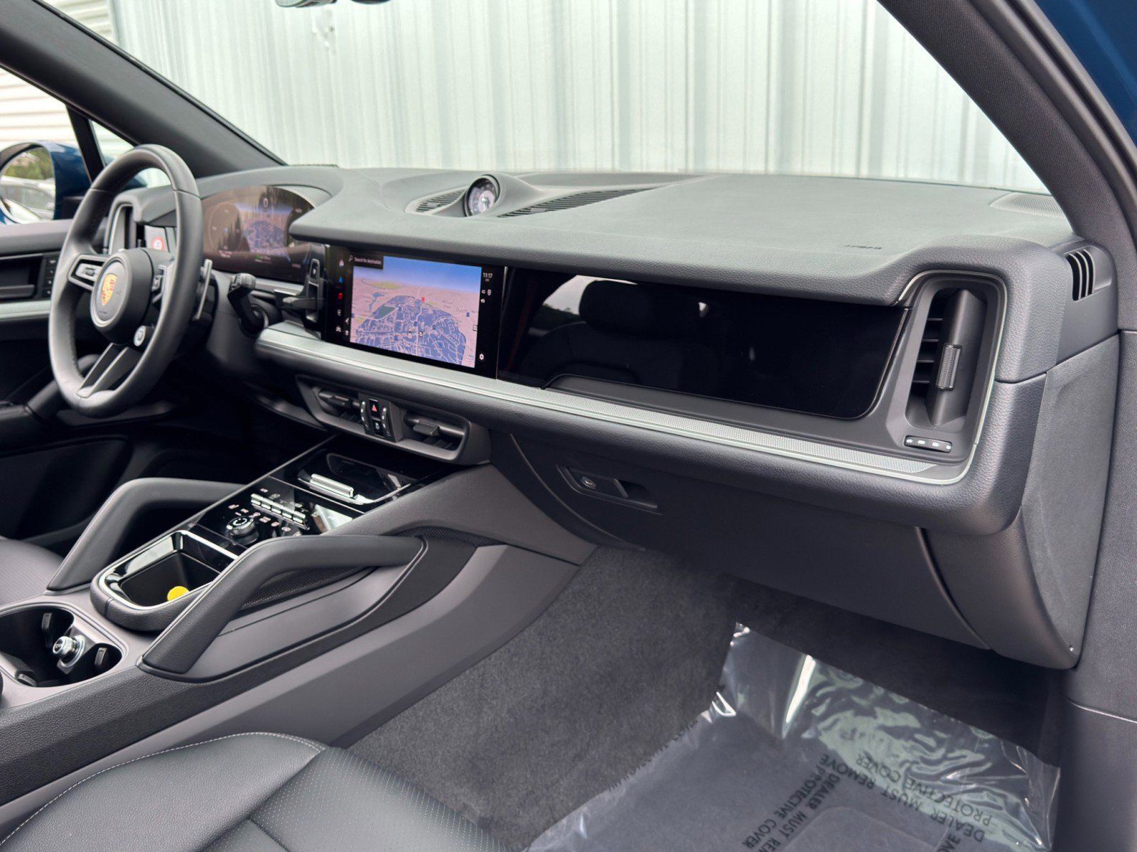 Used 2024 Porsche Cayenne w/ Premium Package image 15