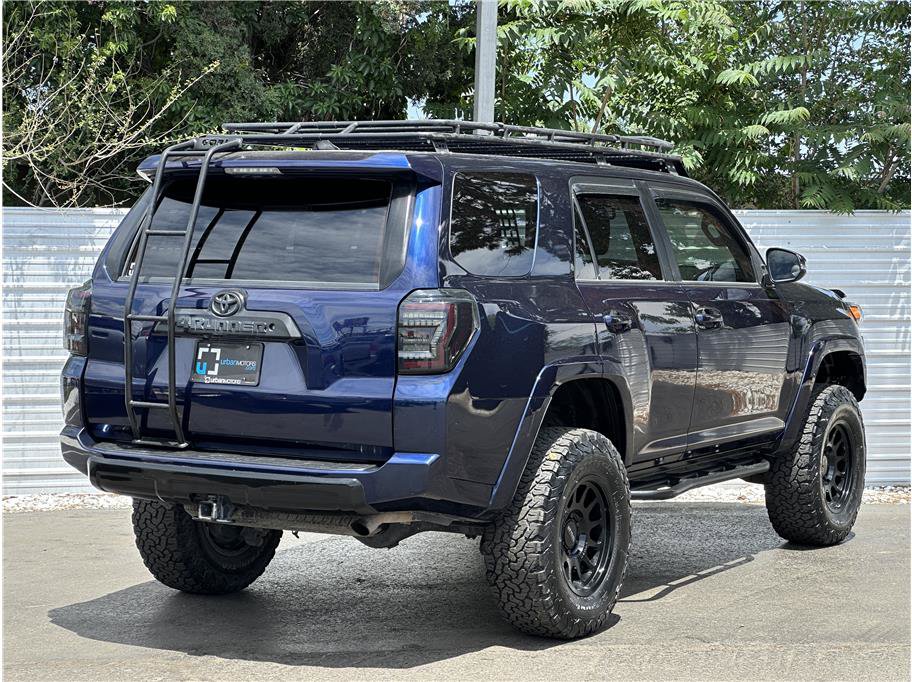 Used 2017 Toyota 4Runner TRD Off-Road Premium AWD/4WD image 10