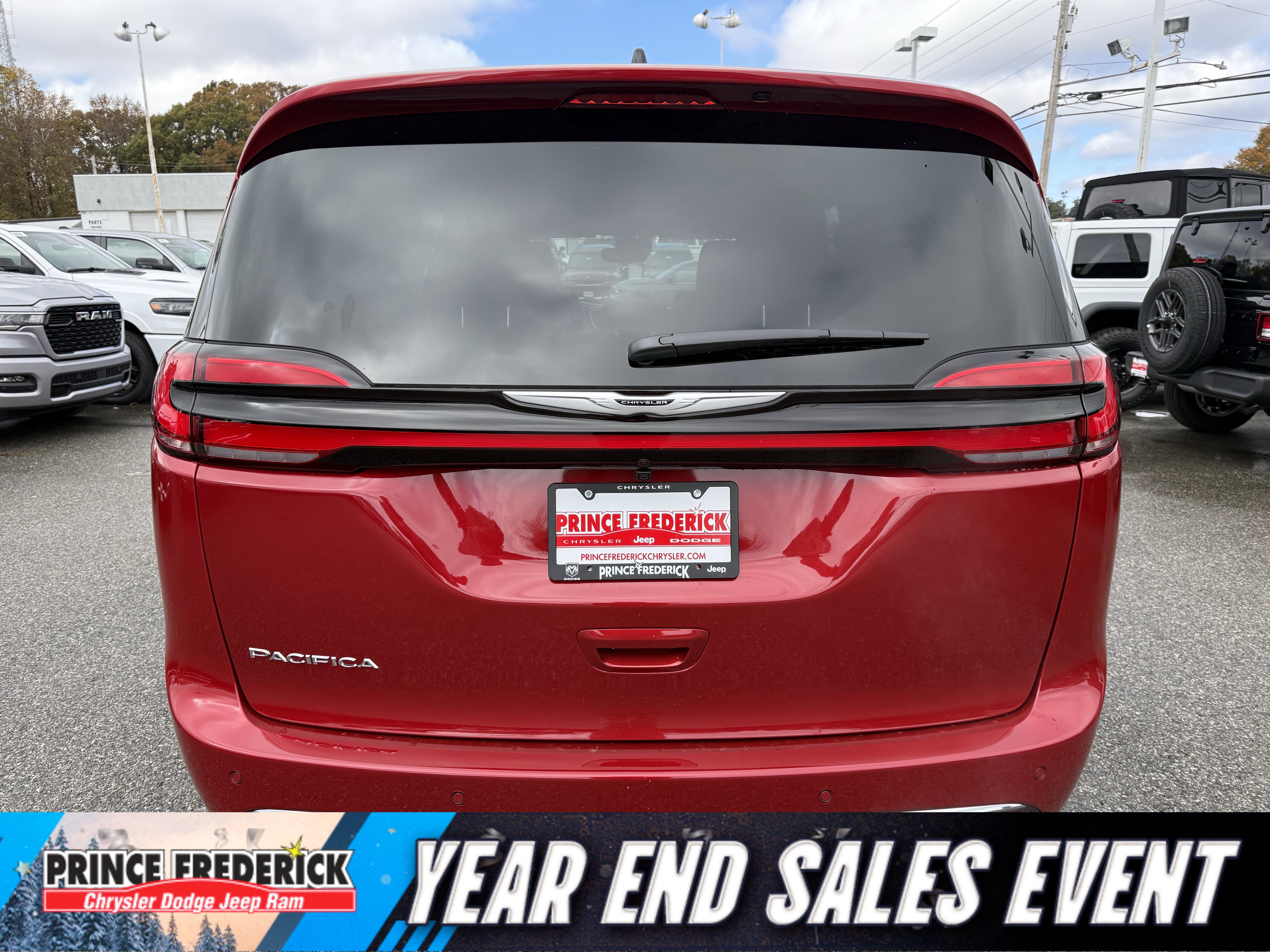 New 2026 Chrysler Pacifica Select image 4