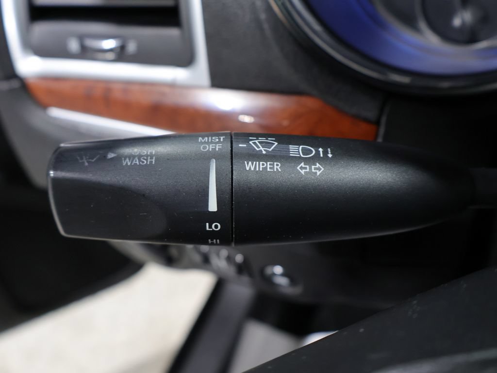 Used 2013 Chrysler 300 RWD image 38