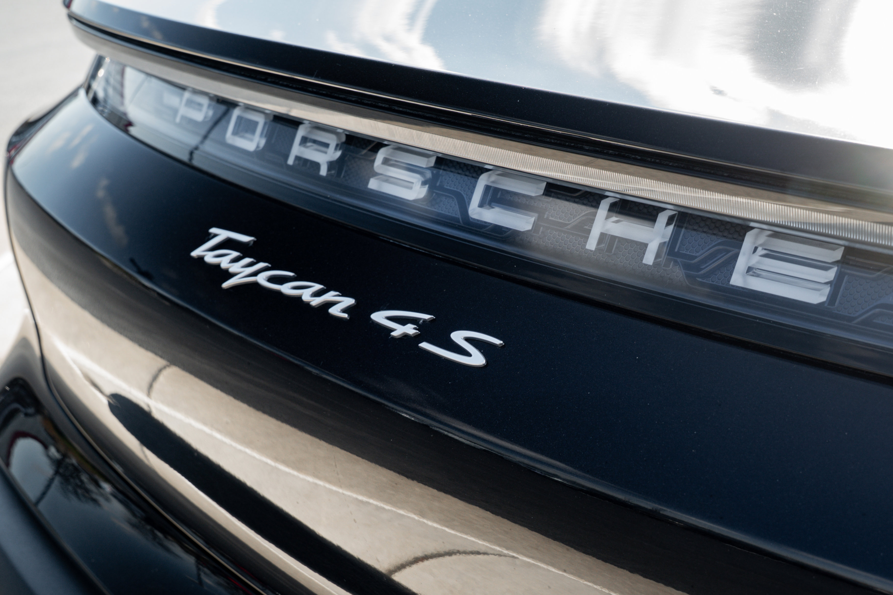 Used 2021 Porsche Taycan 4S image 32