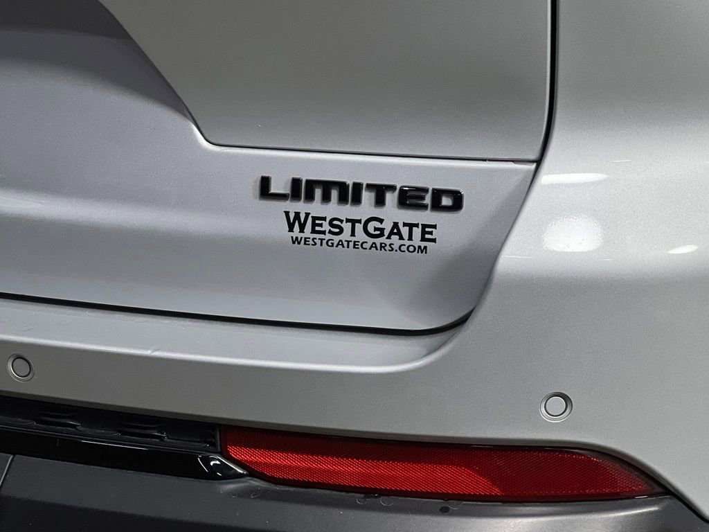 Used 2023 Jeep Grand Cherokee L Limited w/ Black Appearance Package image 48