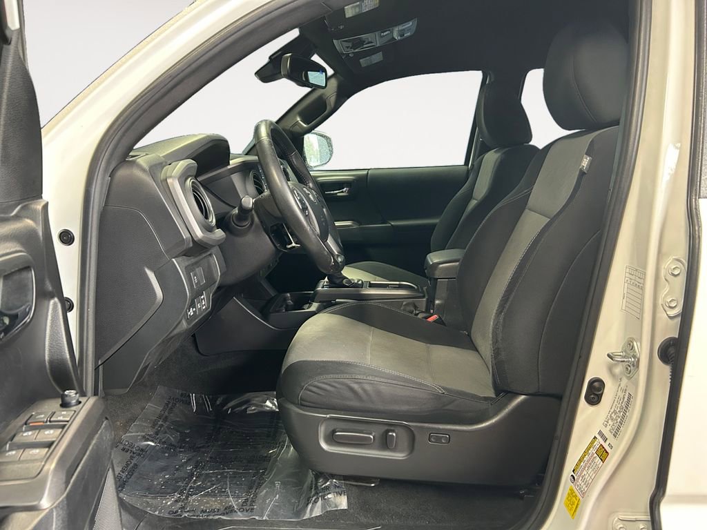 Used 2021 Toyota Tacoma TRD Off-Road w/ Technology Package image 15