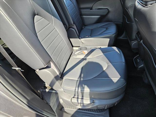 Used 2022 Toyota Highlander XLE FWD image 20