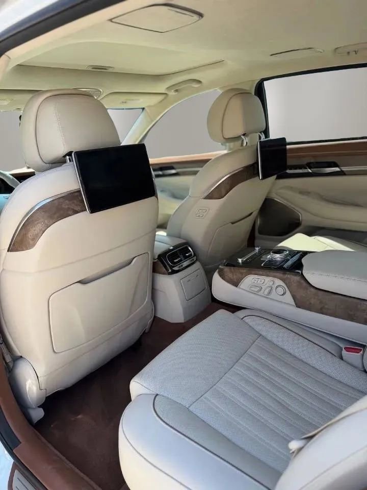 Used 2020 Genesis G90 5.0 Ultimate RWD image 14