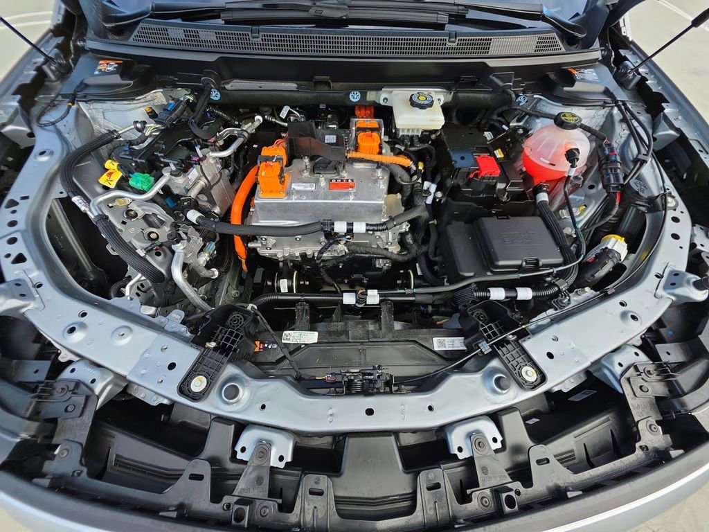 Used 2025 Cadillac Optiq Luxury 2 image 31