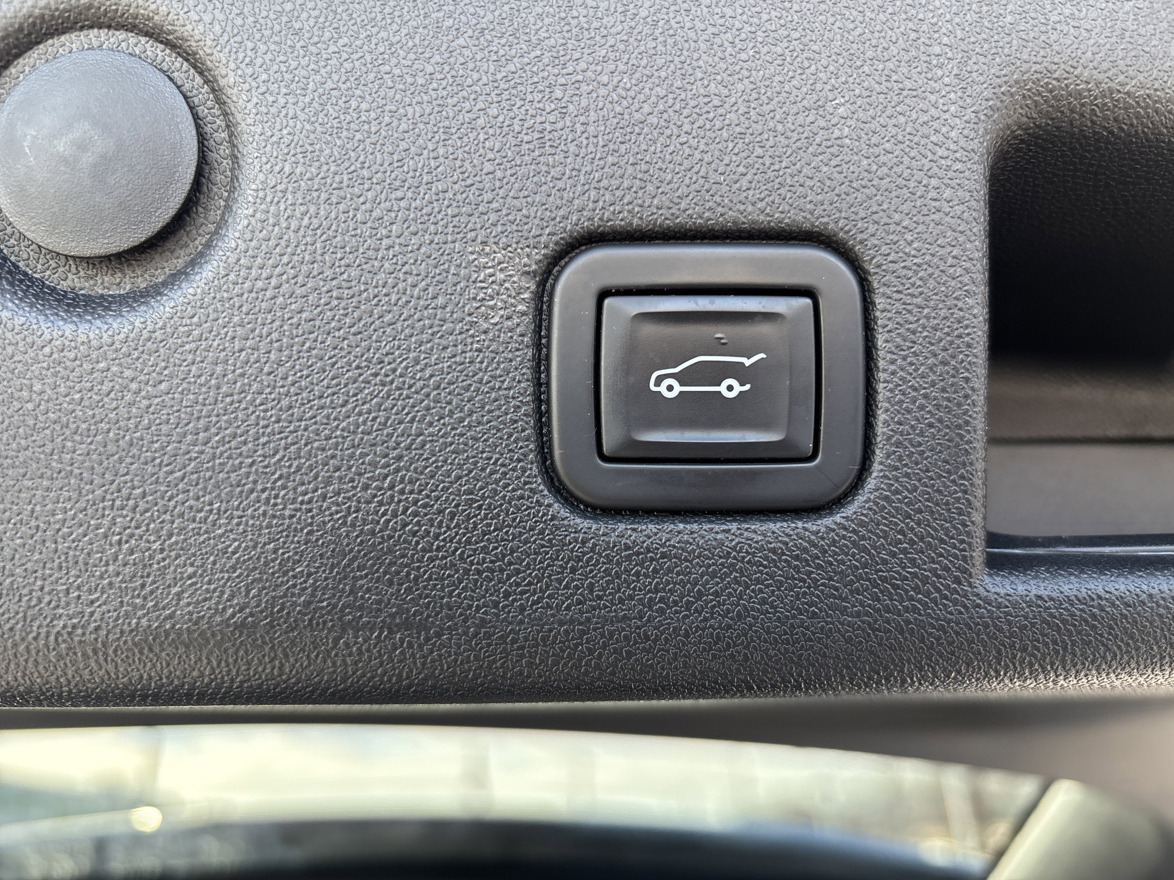 Used 2020 Chevrolet Equinox LT w/ Sport Edition image 7