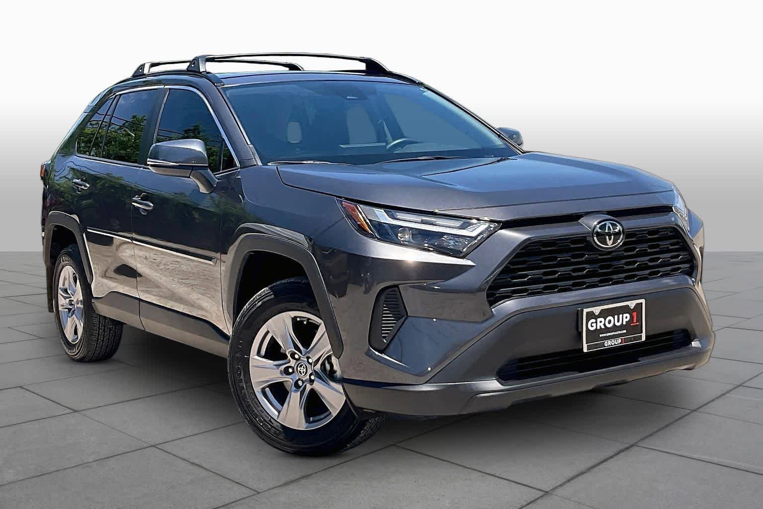 Used 2025 Toyota RAV4 XLE w/ Convenience Package FWD image 3