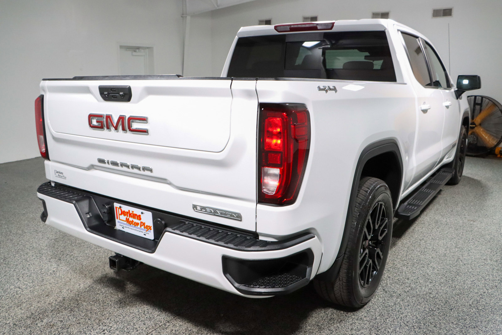 Used 2022 GMC Sierra 1500 Elevation w/ Preferred Package AWD/4WD image 7