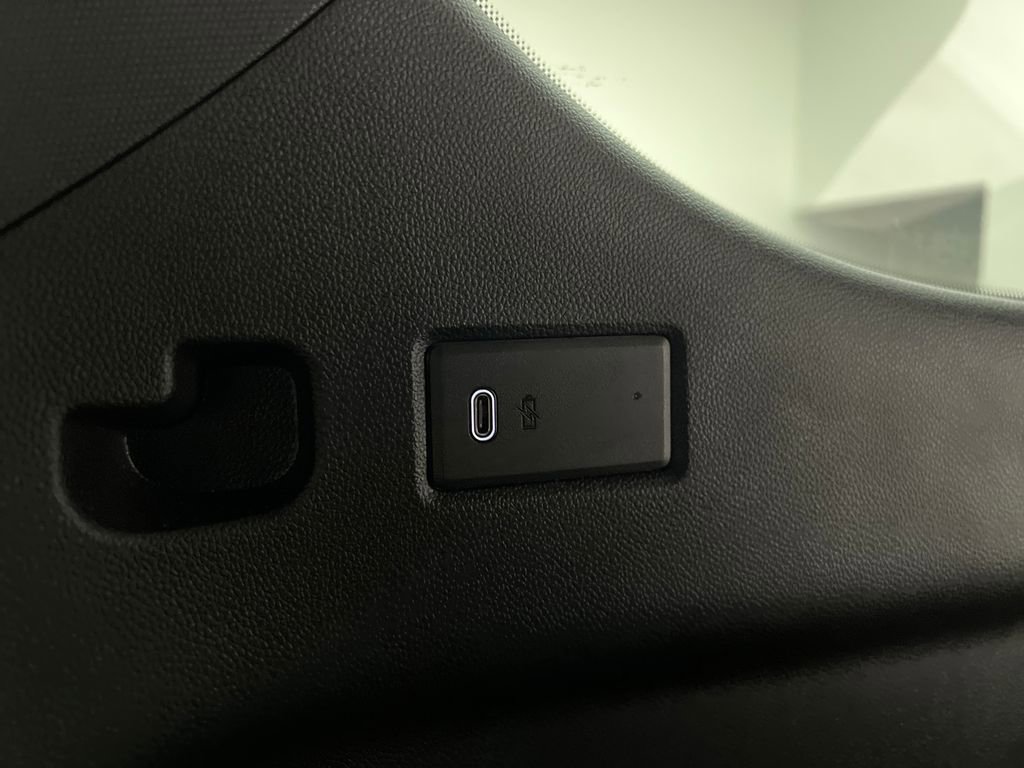 Used 2025 GMC Yukon Denali AWD/4WD image 32
