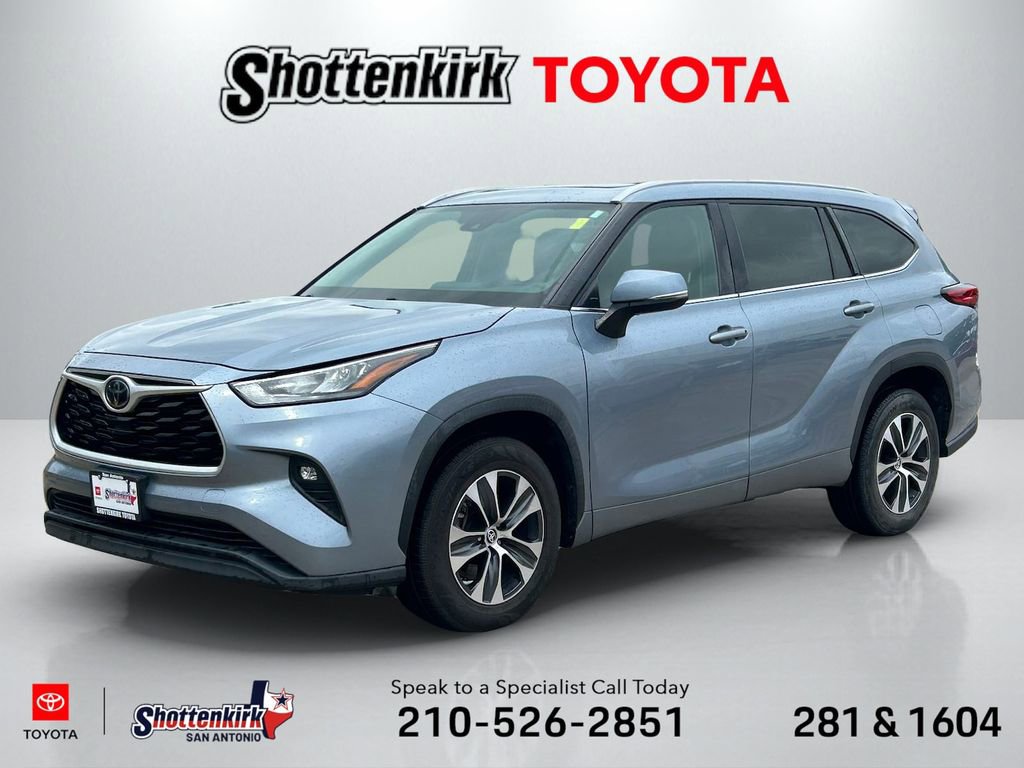 Used 2020 Toyota Highlander XLE FWD image 1