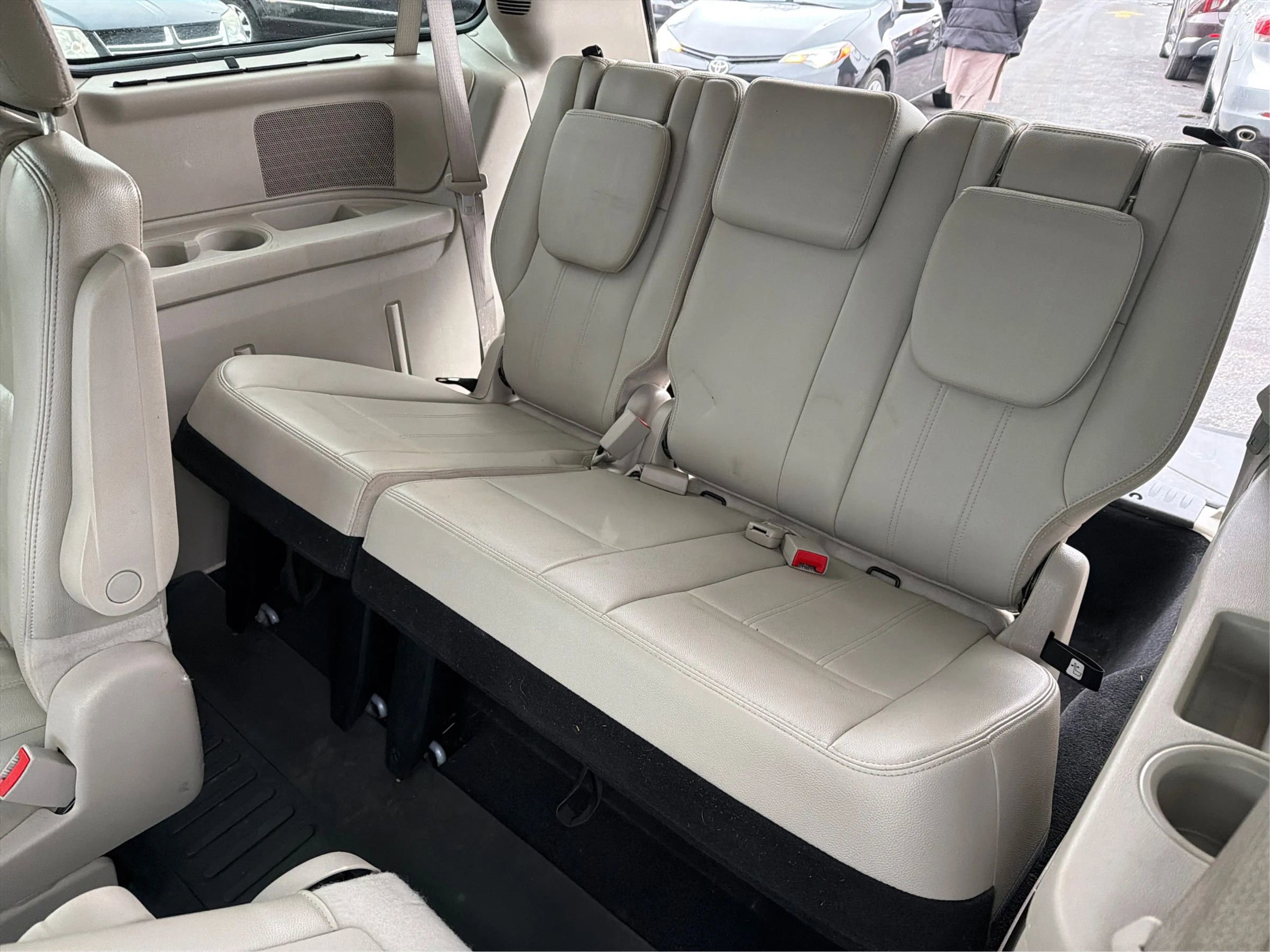 Used 2013 Chrysler Town & Country Touring image 31