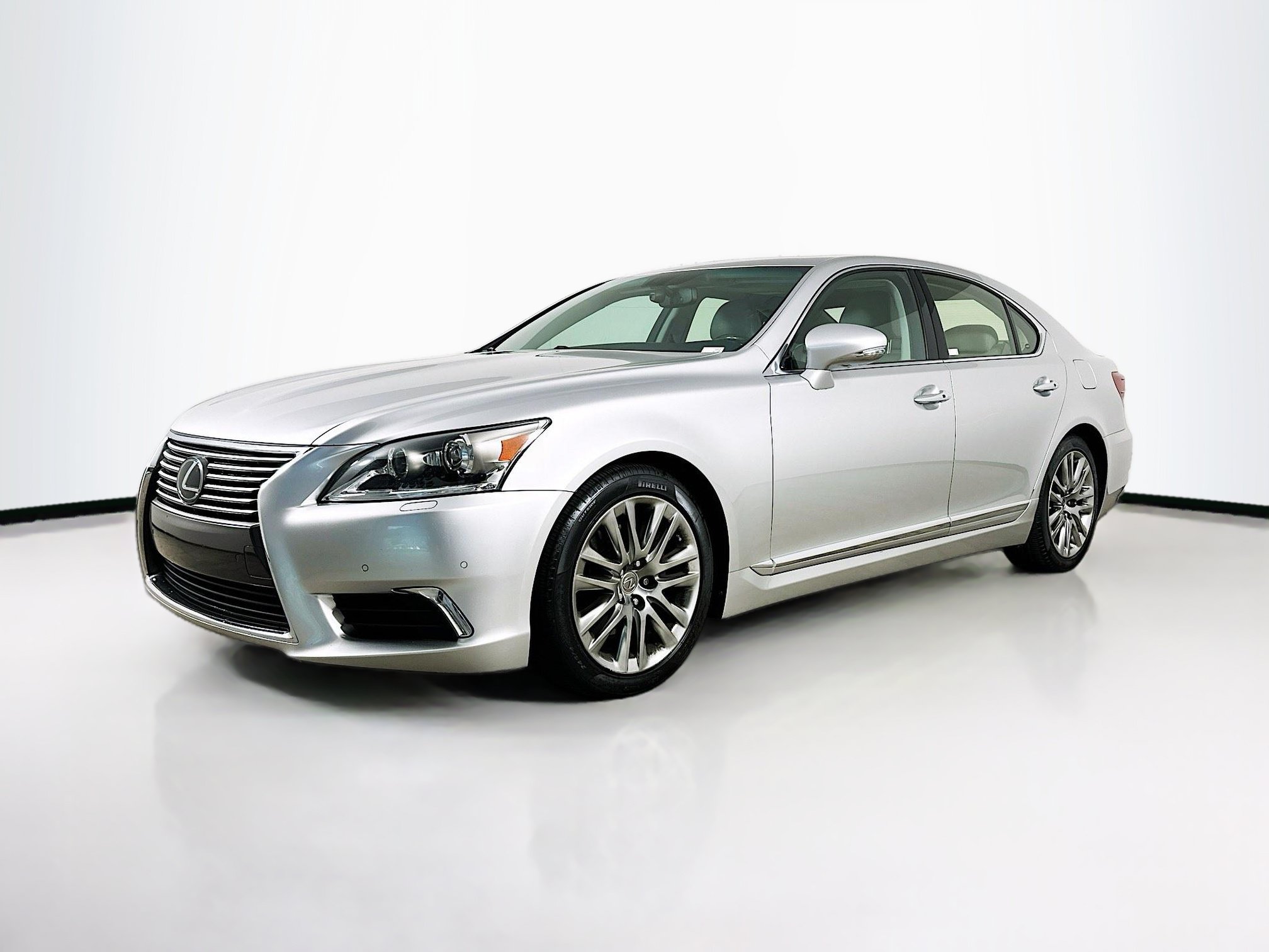 Used 2017 Lexus LS 460 w/ Comfort Package RWD image 3