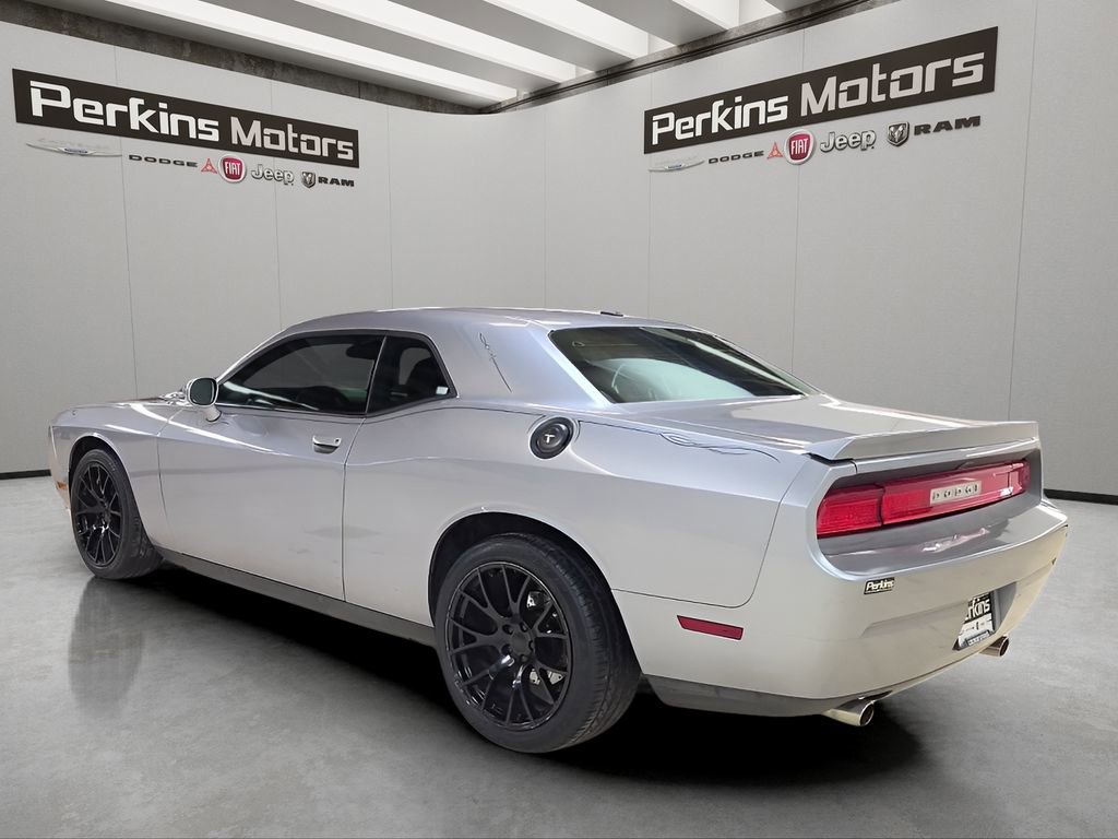 Used 2014 Dodge Challenger R/T RWD image 3