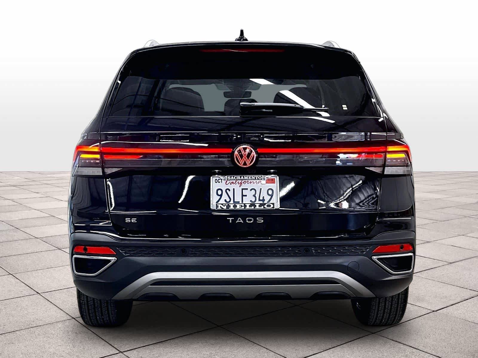 Used 2025 Volkswagen Taos SE FWD image 8