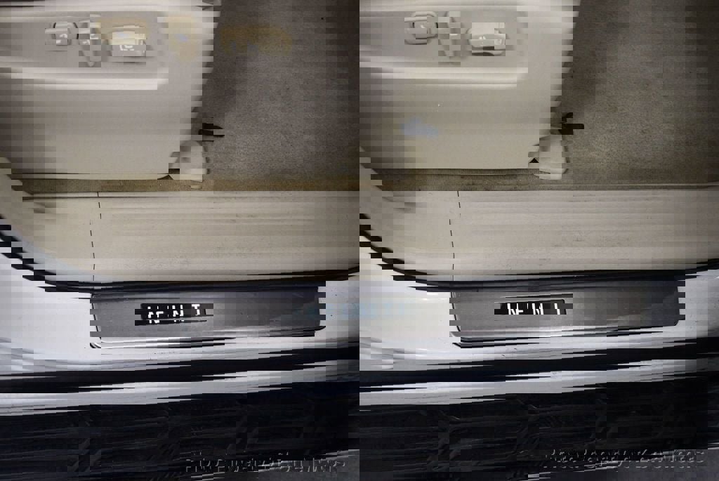 Used 2011 INFINITI QX56 4WD w/ Theater Pkg image 14