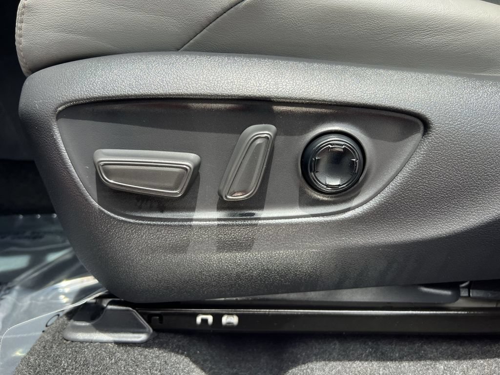 Used 2021 Toyota Venza AWD/4WD image 14