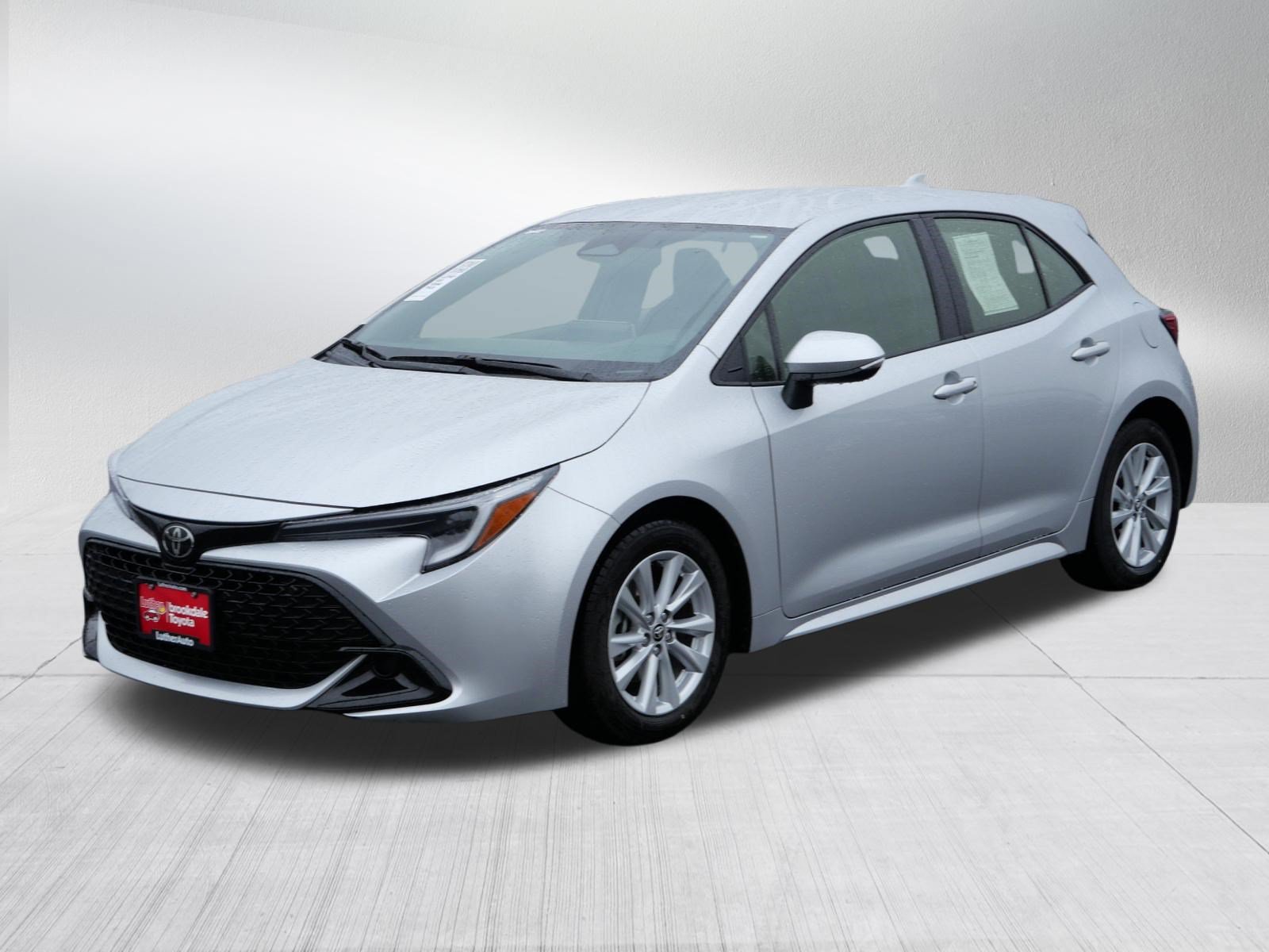 Certified 2025 Toyota Corolla SE FWD image 3