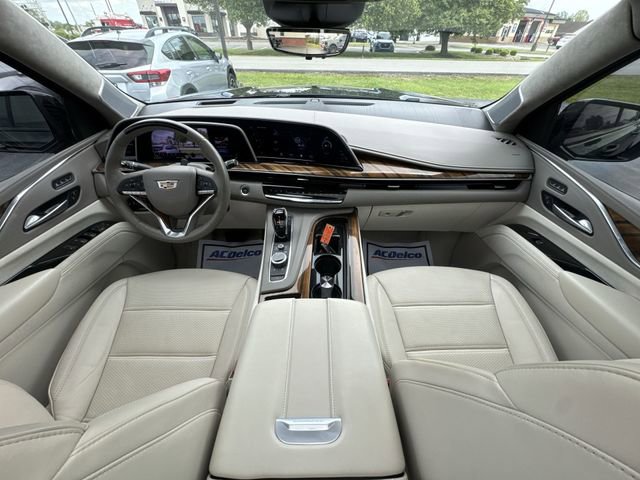 Used 2024 Cadillac Escalade Sport Platinum w/ LPO, ONYX Package AWD/4WD image 21
