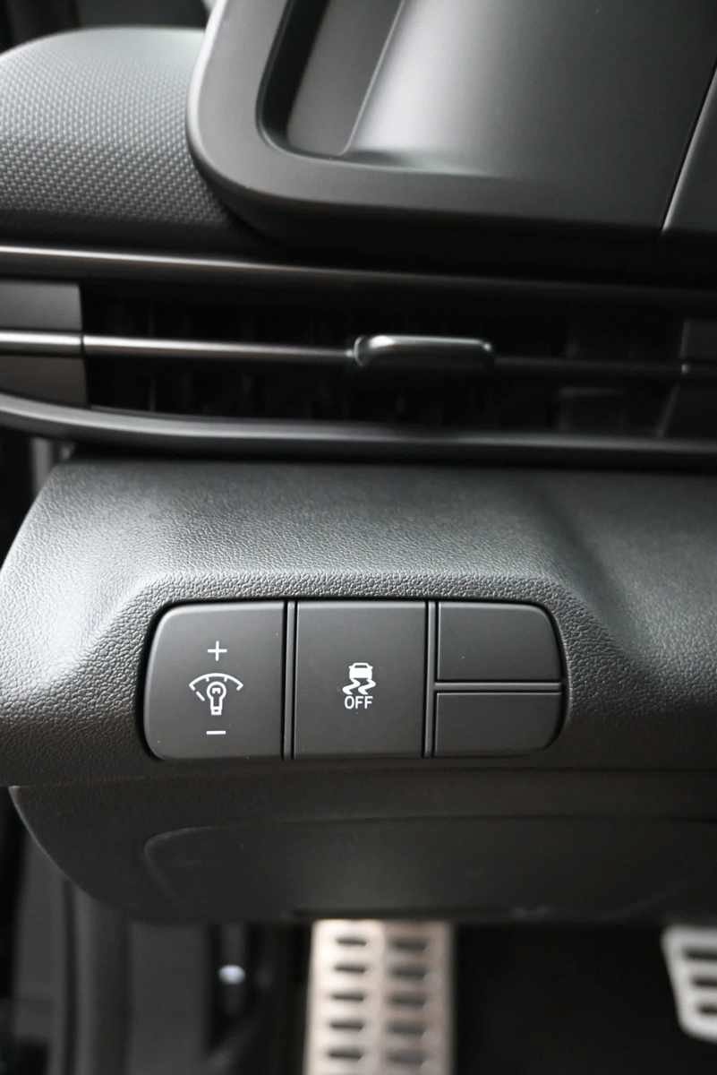 New 2026 Hyundai Elantra SEL Sport FWD image 23