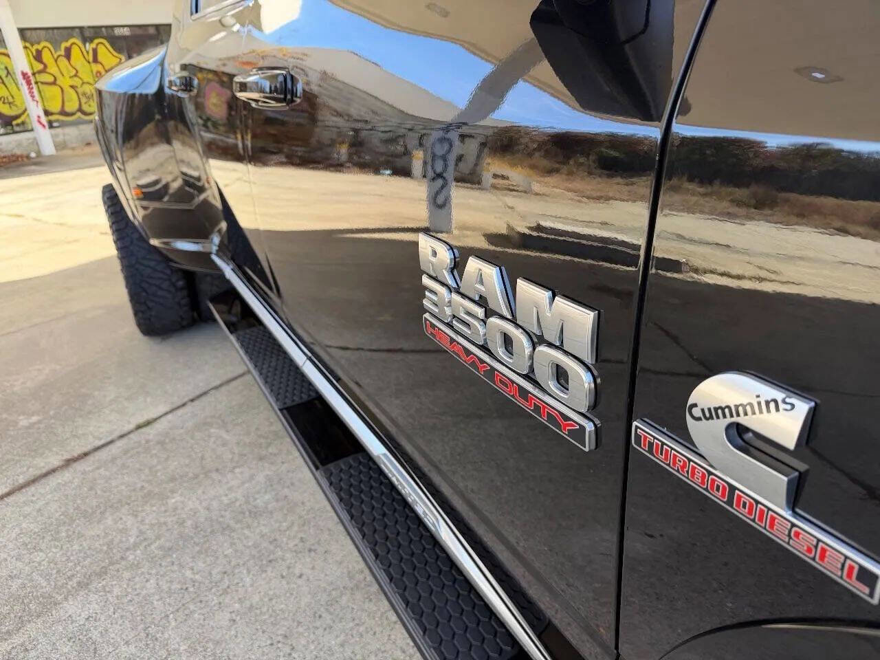 Used 2018 RAM 3500 Laramie Longhorn image 10