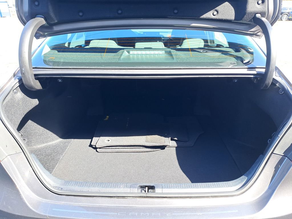 Used 2022 Toyota Camry LE w/ Convenience Package FWD image 28