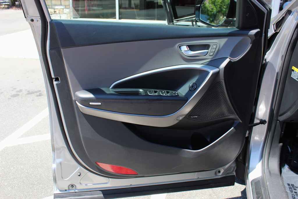 Used 2015 Hyundai Santa Fe Limited w/ Option Group 04 AWD/4WD image 11