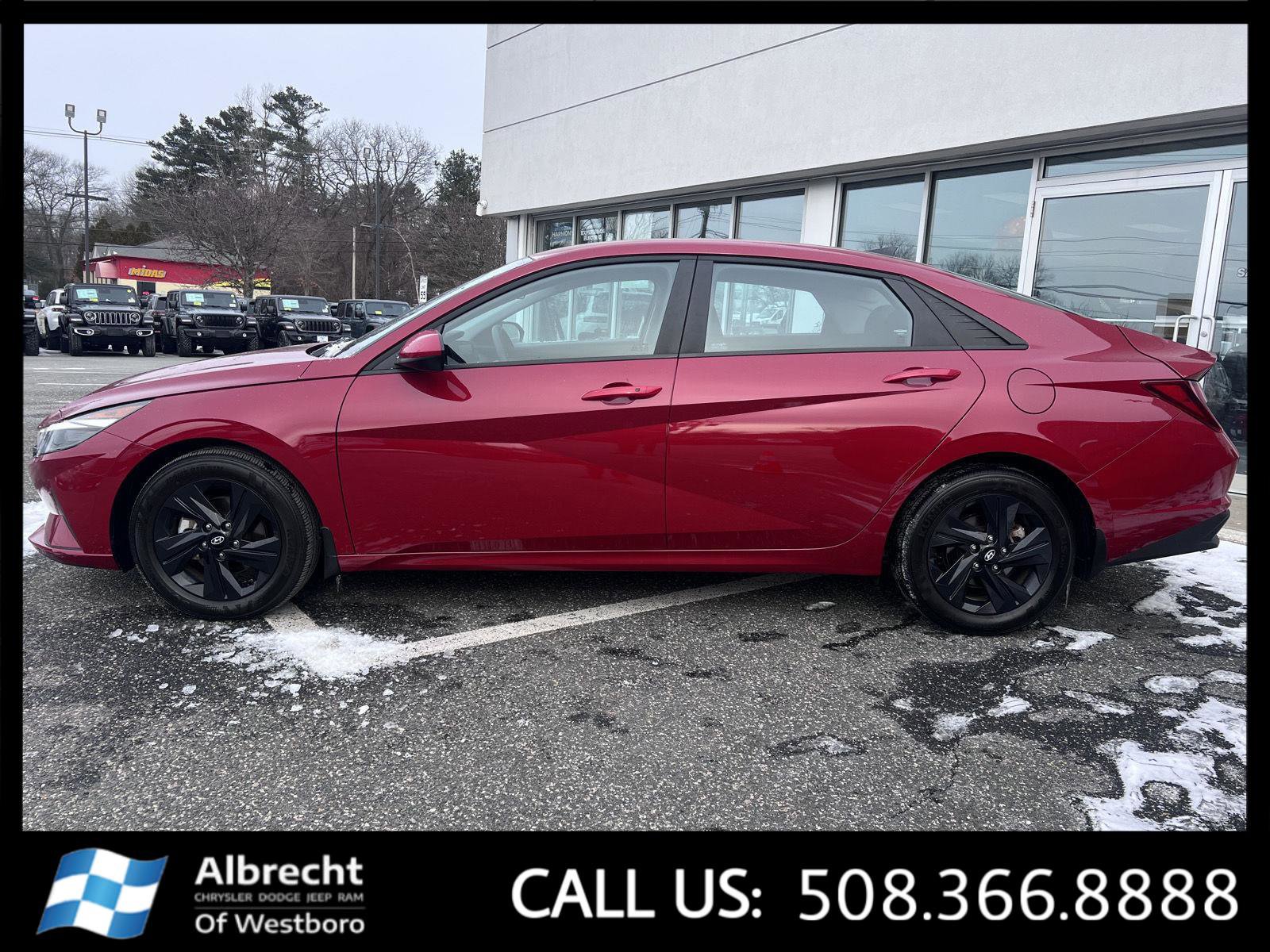 Used 2023 Hyundai Elantra SEL image 2