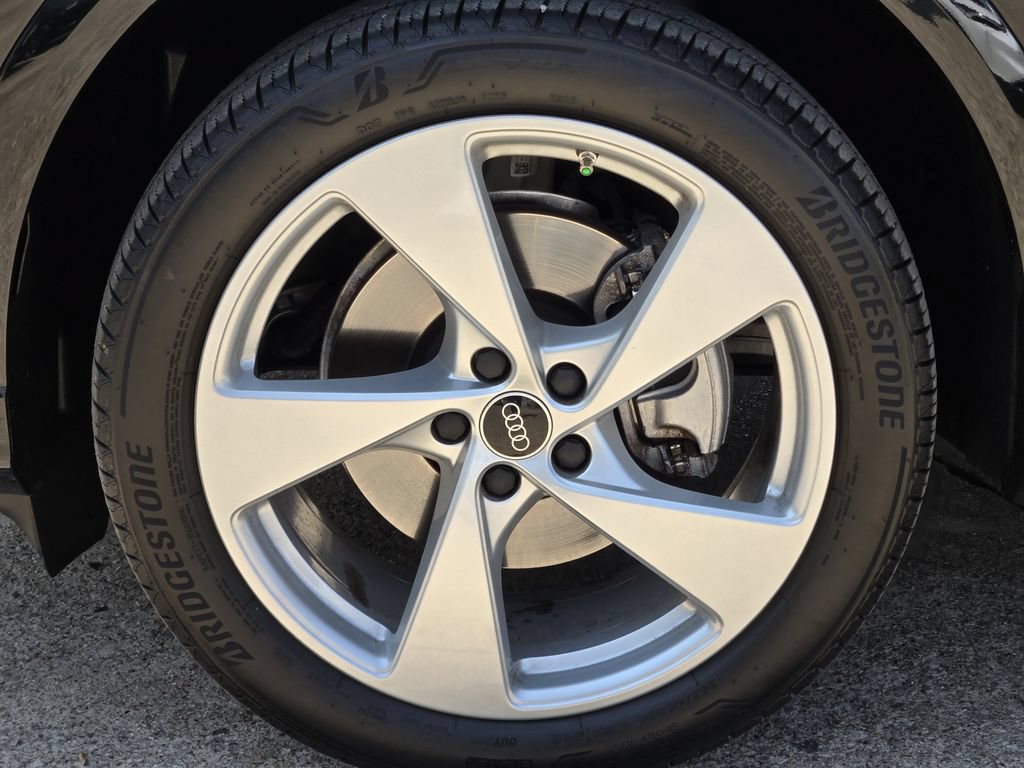 Certified 2025 Audi Q5 Premium Plus w/ Premium Plus AWD/4WD image 16