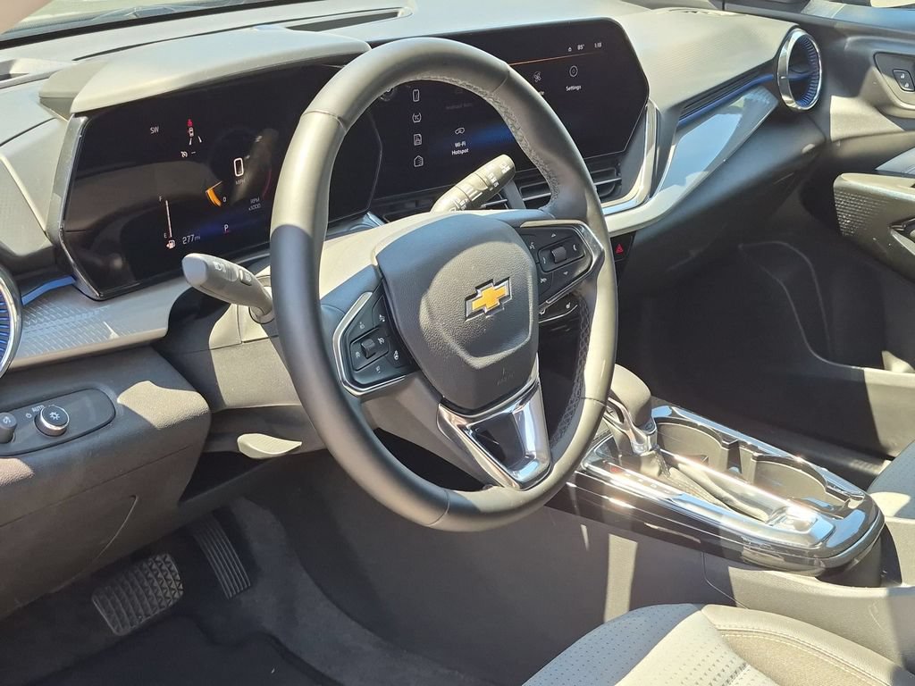Used 2025 Chevrolet Trax LT w/ LT Convenience Package FWD image 15