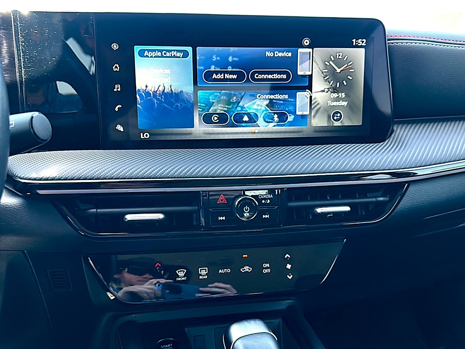 Certified 2025 Nissan Kicks SR FWD image 32