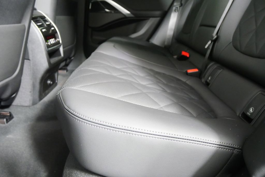 New 2026 BMW X6 xDrive40i w/ Climate Comfort Package image 14