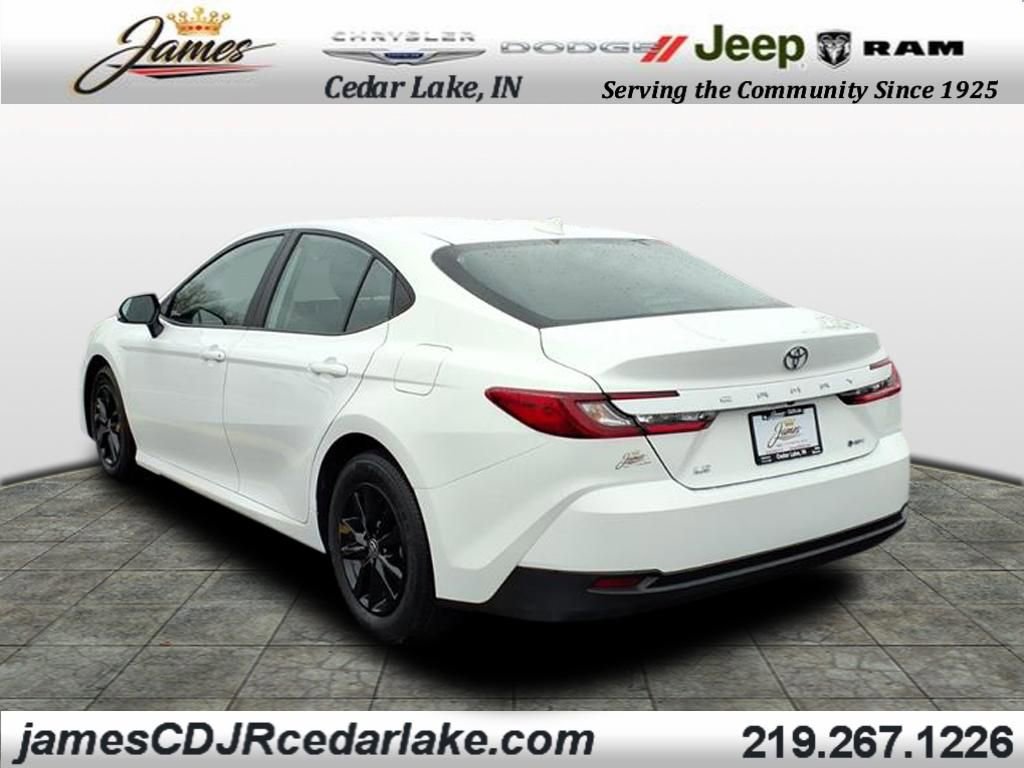 Used 2025 Toyota Camry LE image 3