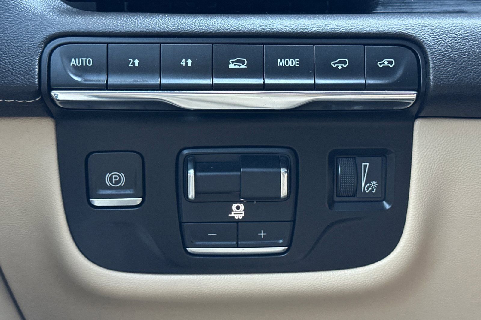 Certified 2021 Cadillac Escalade ESV Premium Luxury w/ Driver Assist Tech Package AWD/4WD image 34