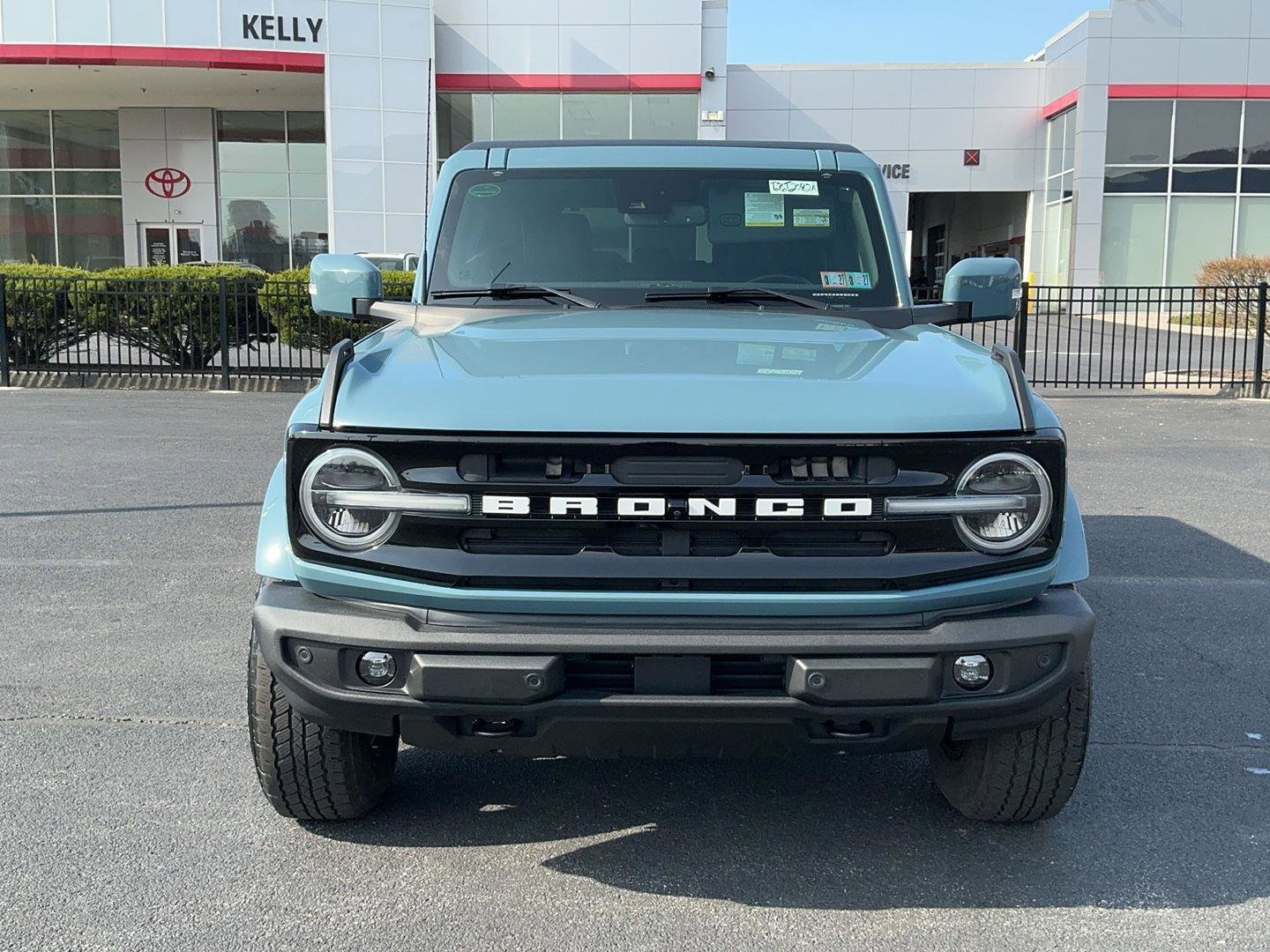 Used 2022 Ford Bronco Outer Banks image 2