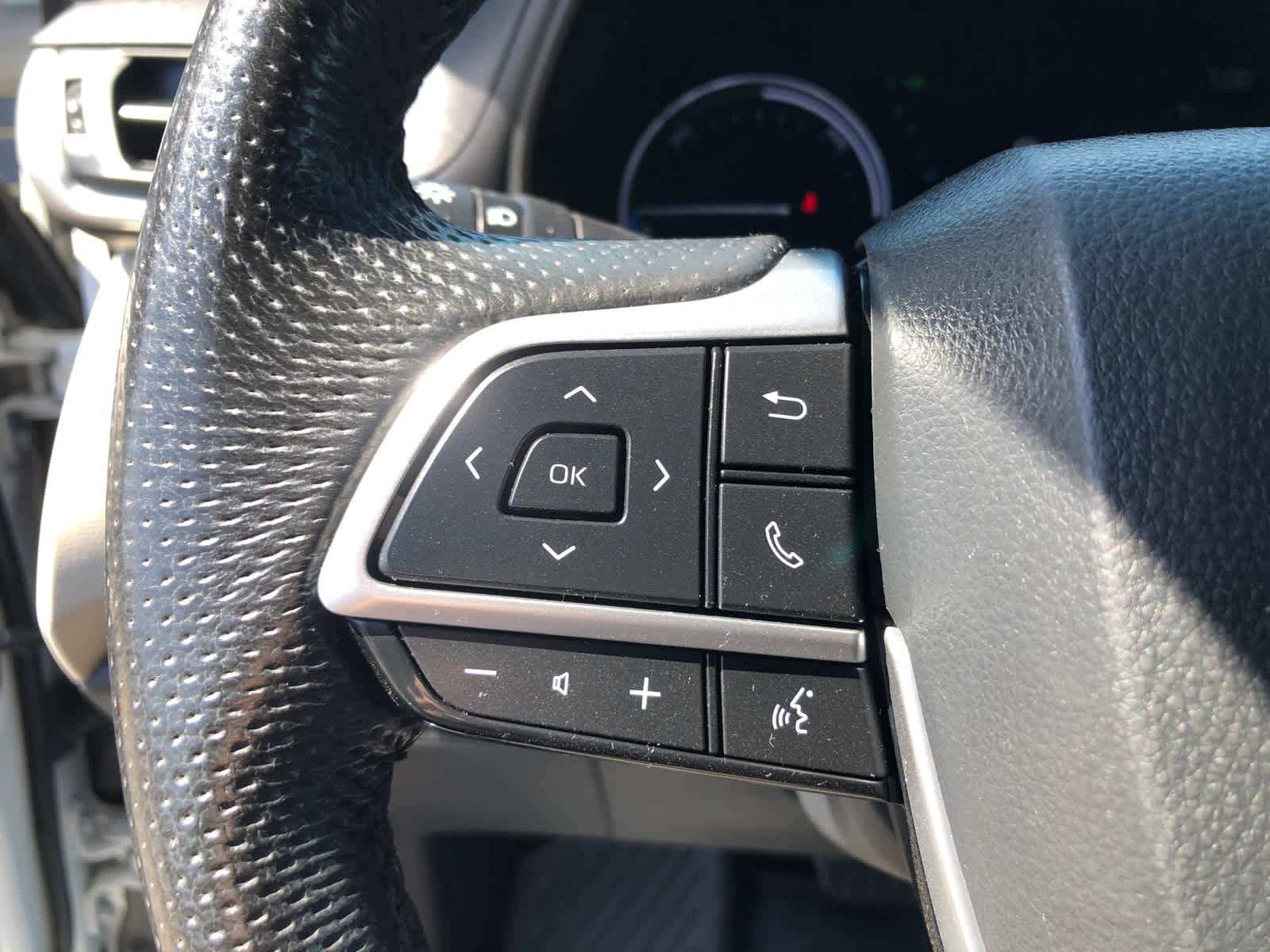 Used 2024 Toyota Sienna Limited image 7
