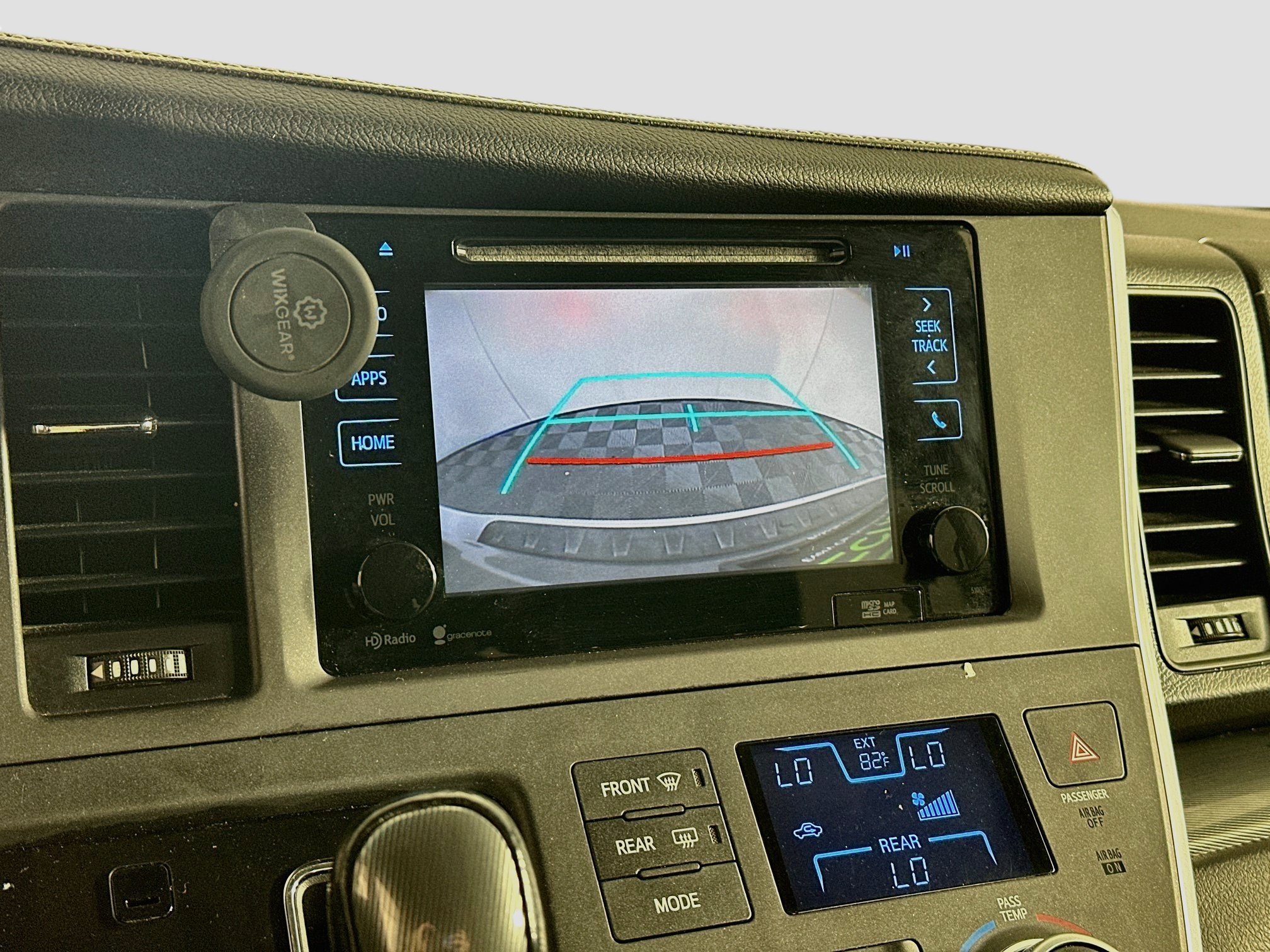 Used 2015 Toyota Sienna SE Premium FWD image 23