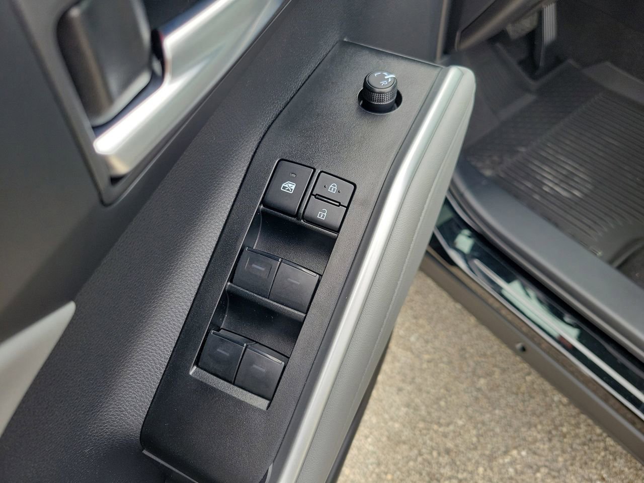 New 2026 Toyota Highlander XLE image 16