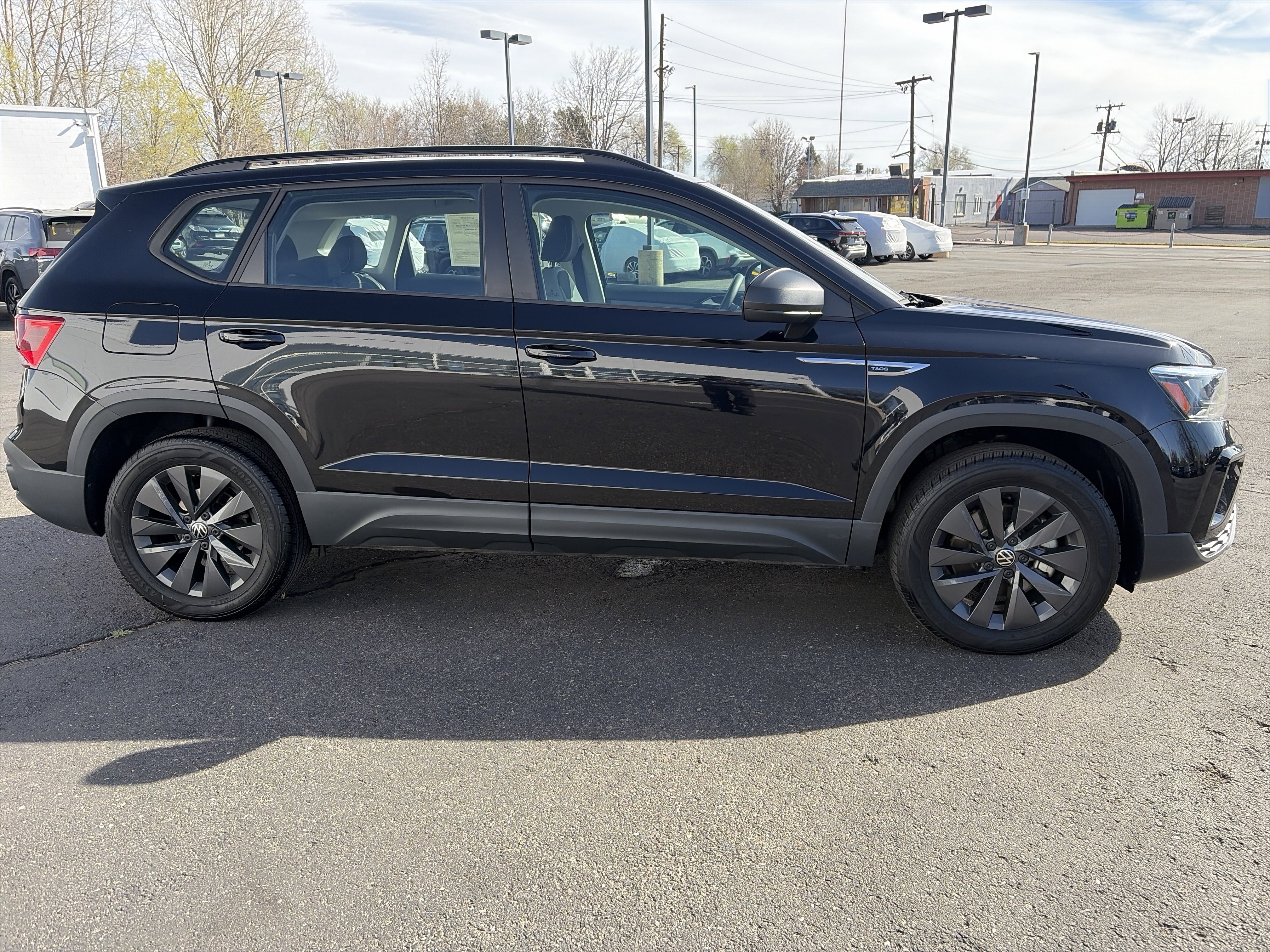 Certified 2022 Volkswagen Taos S image 4