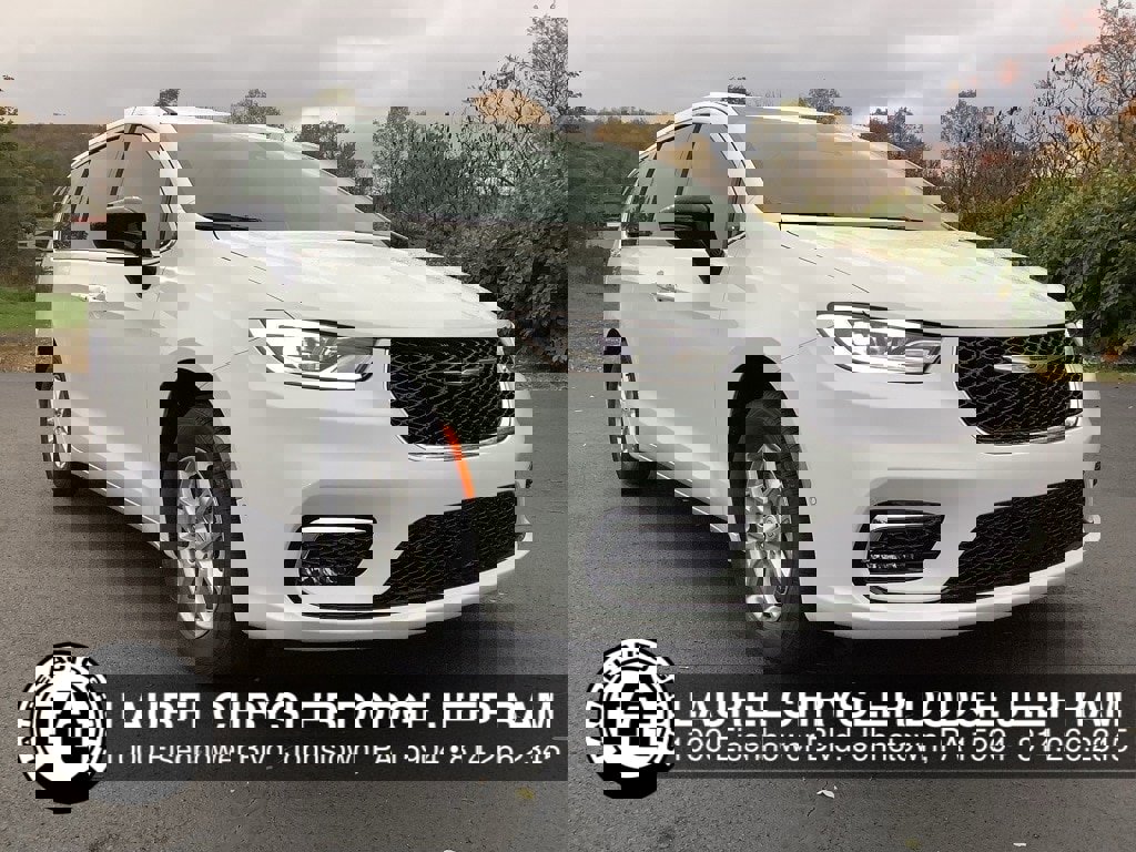 New 2026 Chrysler Pacifica Select