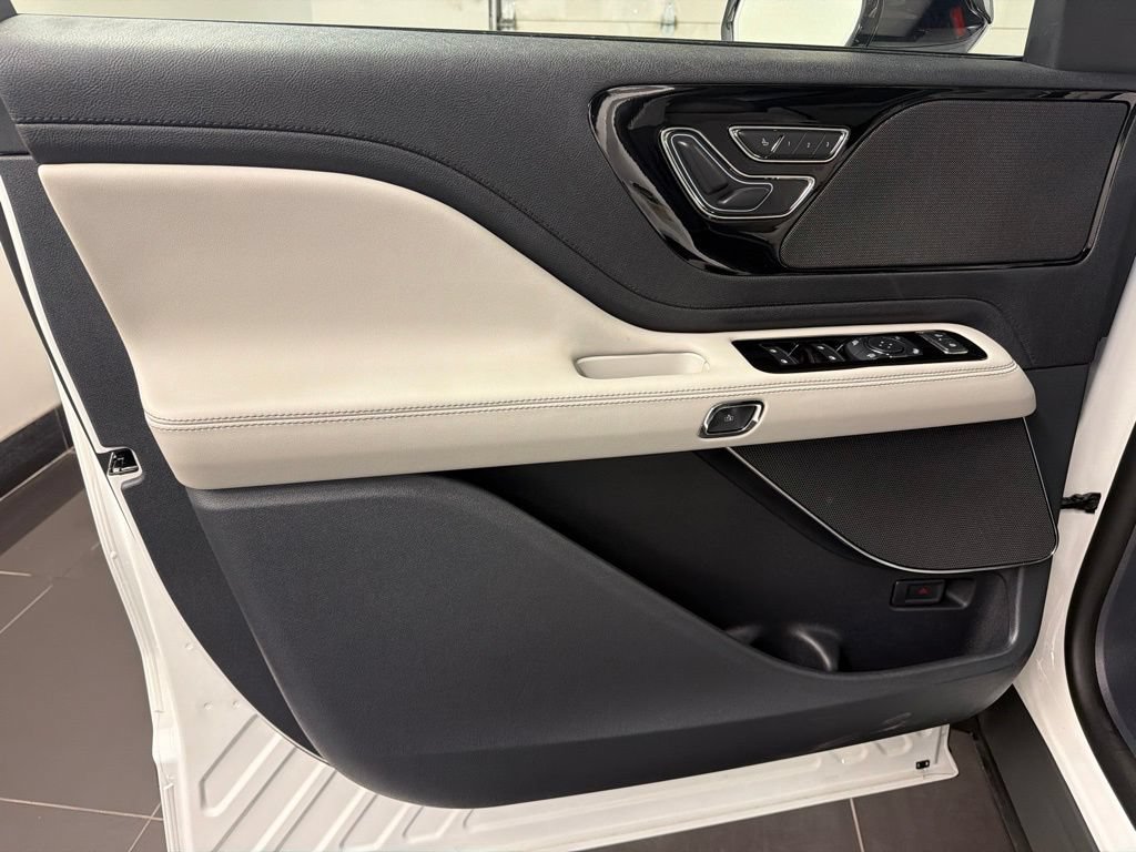 Used 2026 Lincoln Aviator AWD image 28