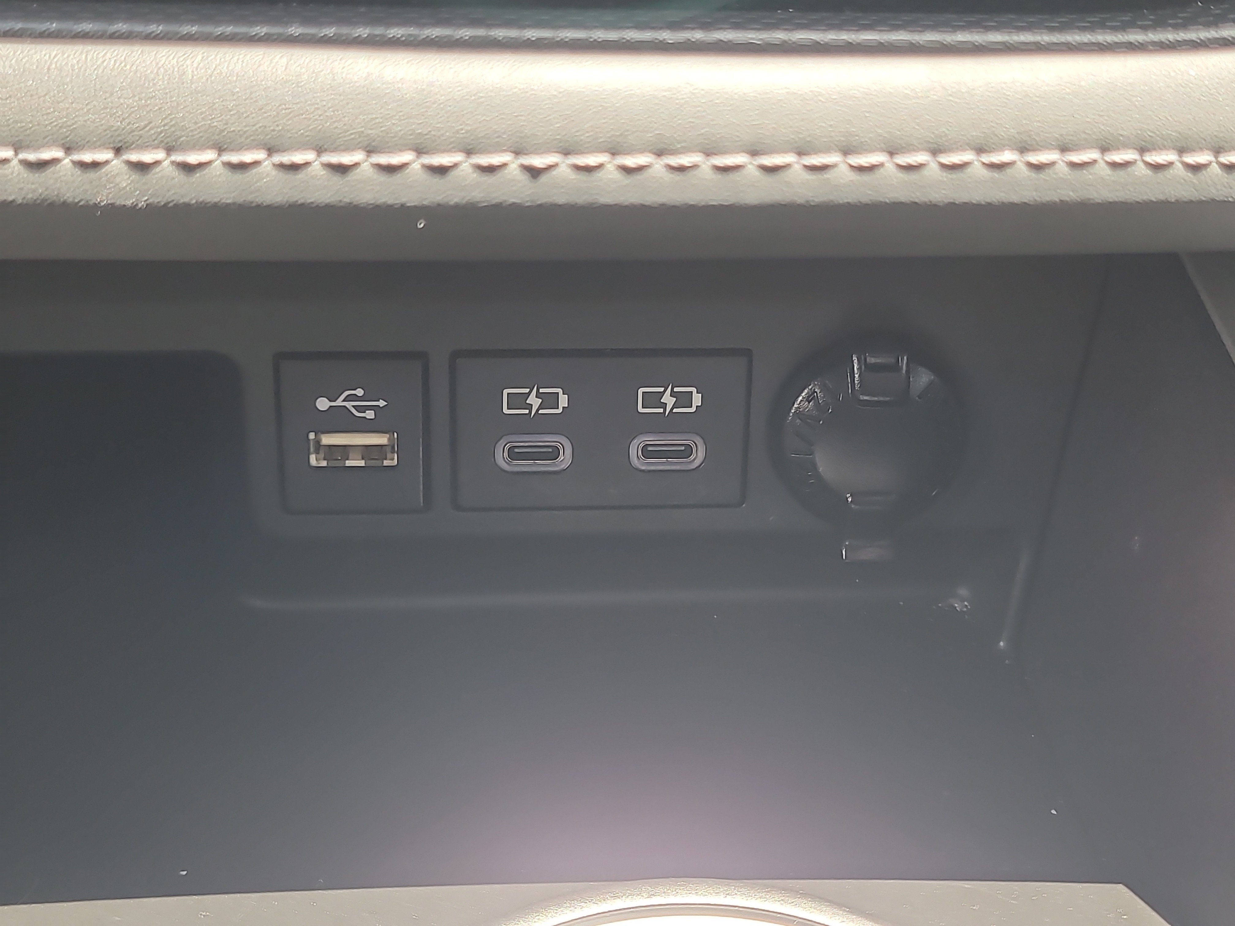 Used 2025 Toyota Highlander LE FWD image 27