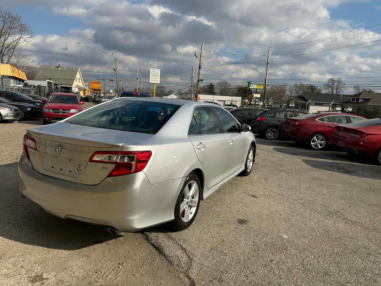 Used 2014 Toyota Camry SE image 4