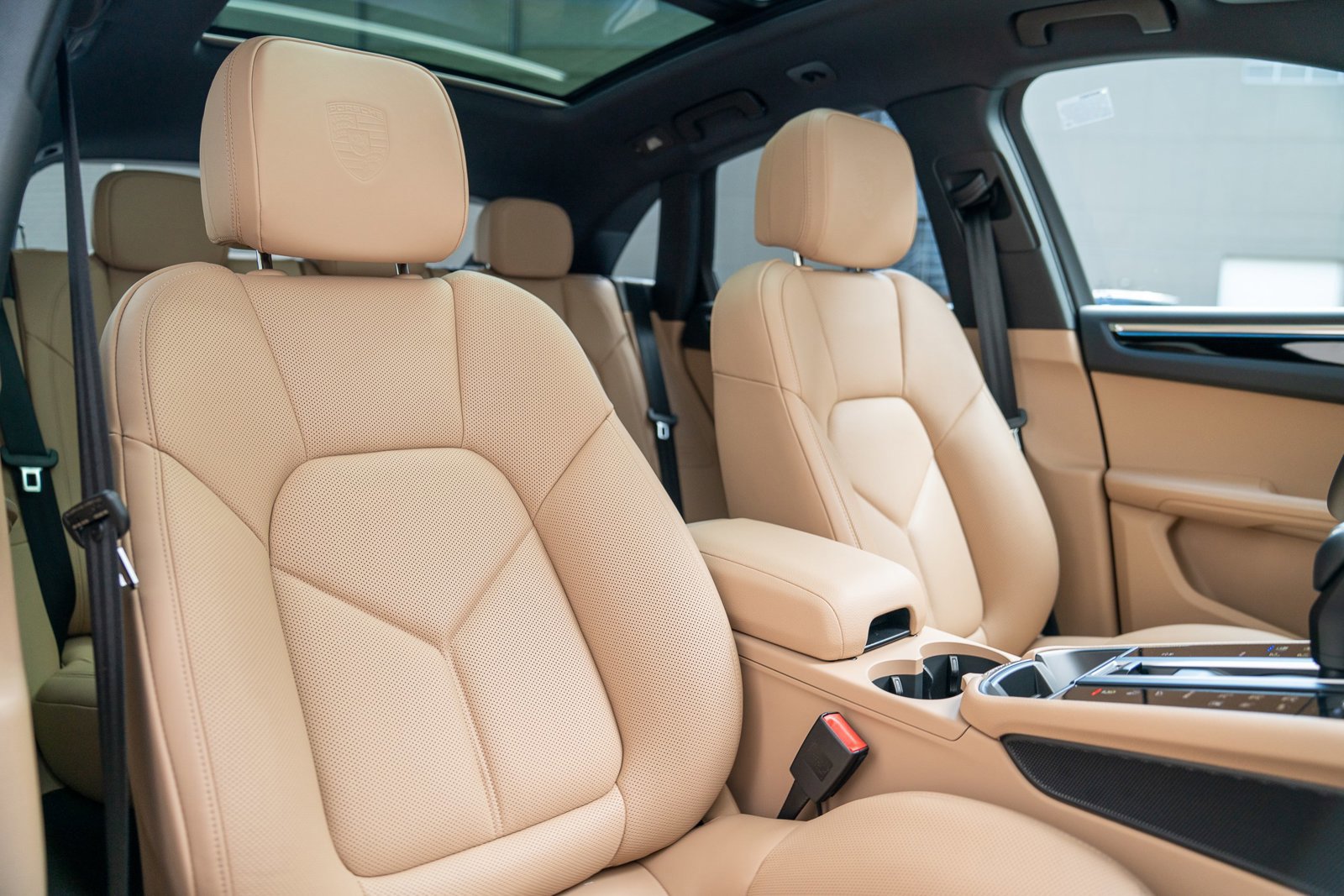 Certified 2025 Porsche Macan image 23