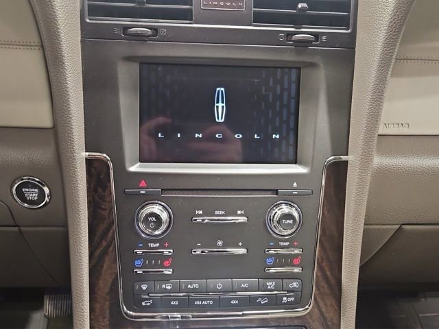 Used 2016 Lincoln Navigator Select image 16